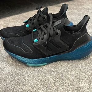 MENS- Adidas ultra boost. Size 7